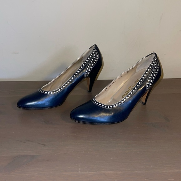 Salvatore Ferragamo Vintage Dark Blue Leather Pumps - Women’s Size 6.5 - Picture 2 of 10